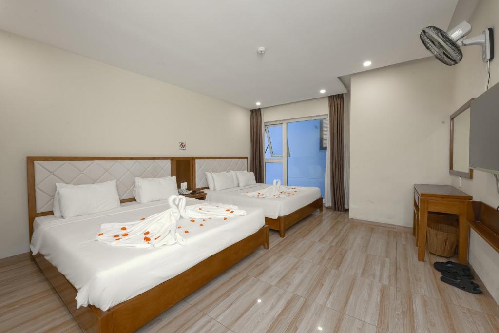Postel nebo postele na pokoji v ubytování DaNa Sailing Hotel