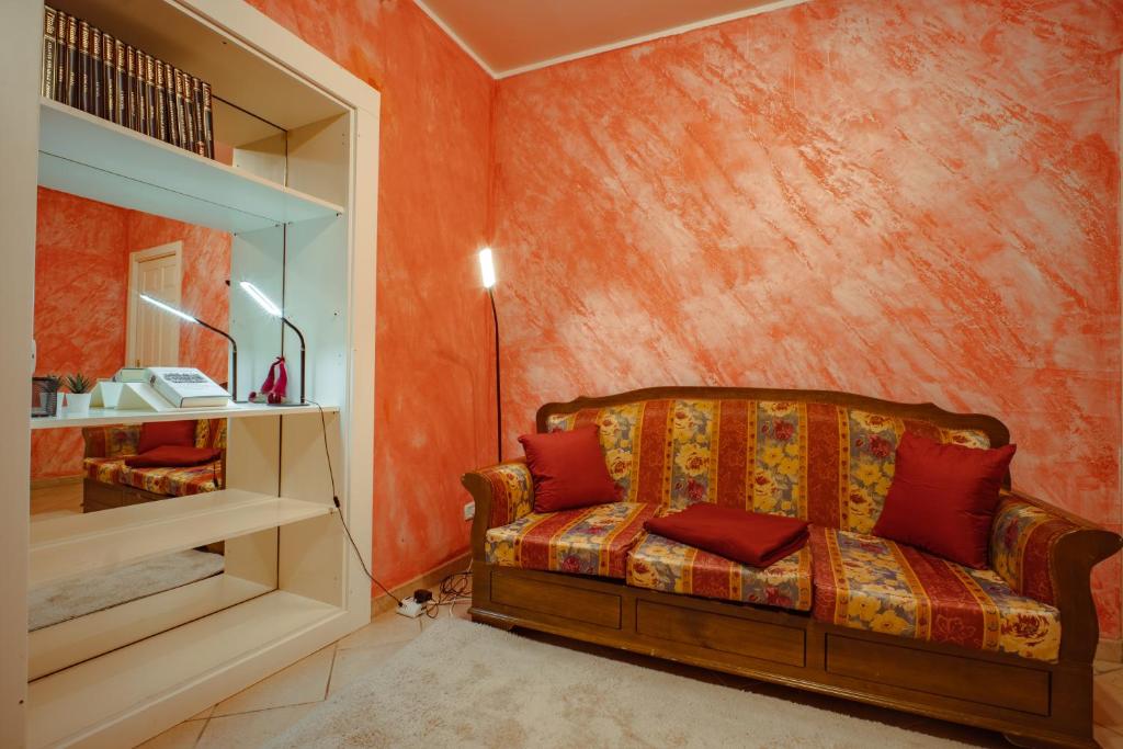 A seating area at La Tela di Penelope