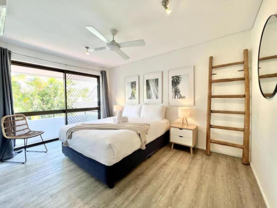 Postel nebo postele na pokoji v ubytování The Noosa Apartments