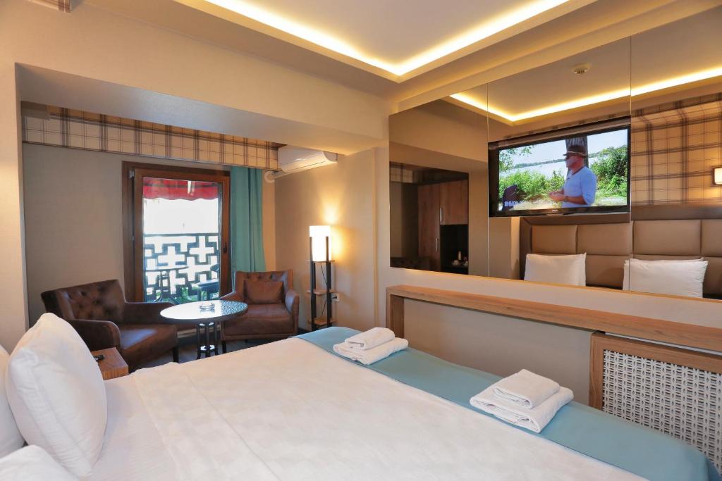 Turkuaz Hotel - Deluxe Double Room With Balcony