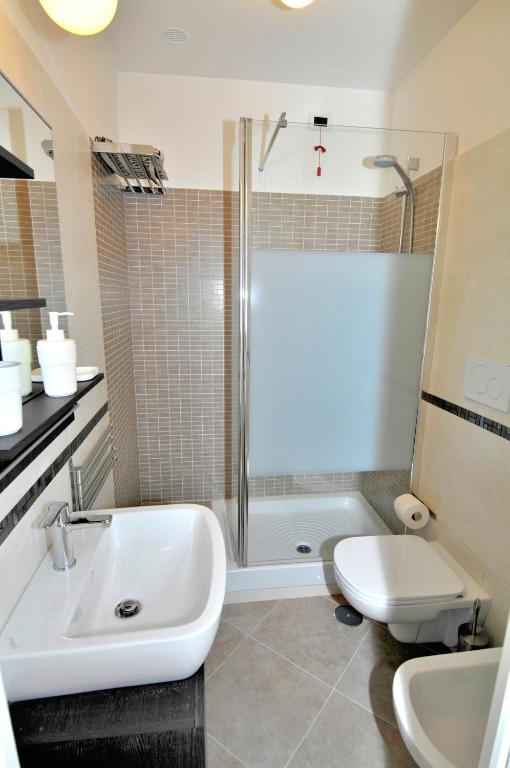 A bathroom at B&B Nonna Roma