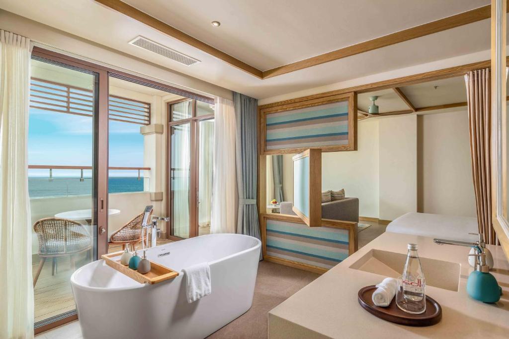 Ocean View Twin Suite with Balcony – Spa Inclusive