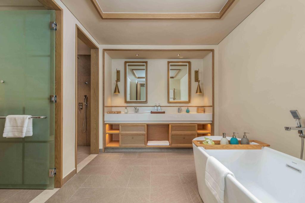 Two-Bedroom Ocean View Premium Suite – Spa Inclusive
