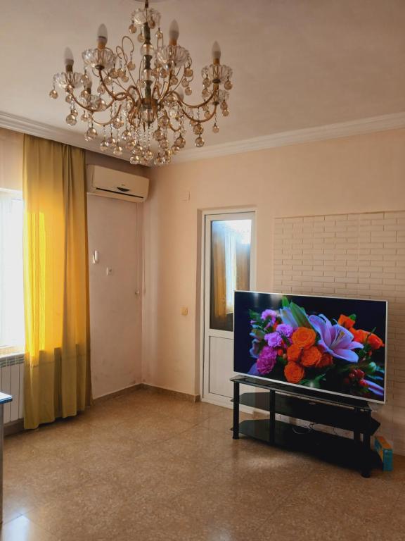 TV a/nebo společenská místnost v ubytování Гостевой дом 300м от моря "Кавказская пленница"