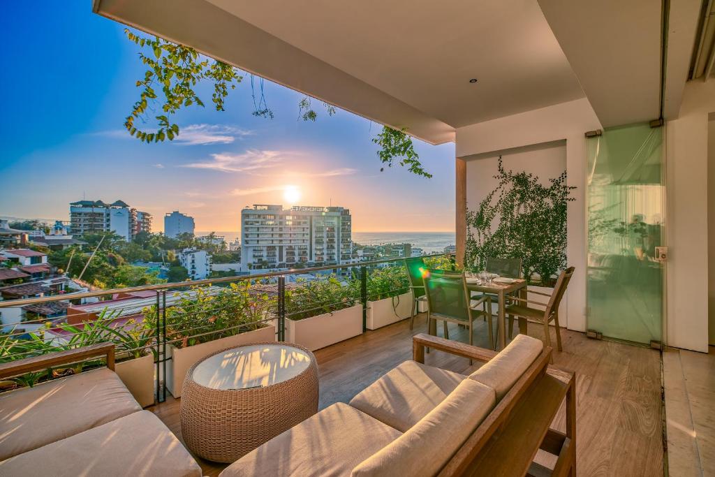 Luxury City View Condos for Sale in Saint Charles ... - JamesEdition - City View Luxury Condo Rentals