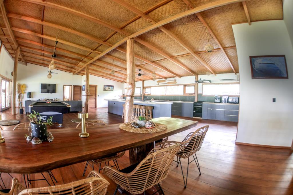 Kuchyň nebo kuchyňský kout v ubytování Baha Baha Villa Sailo Mentawai