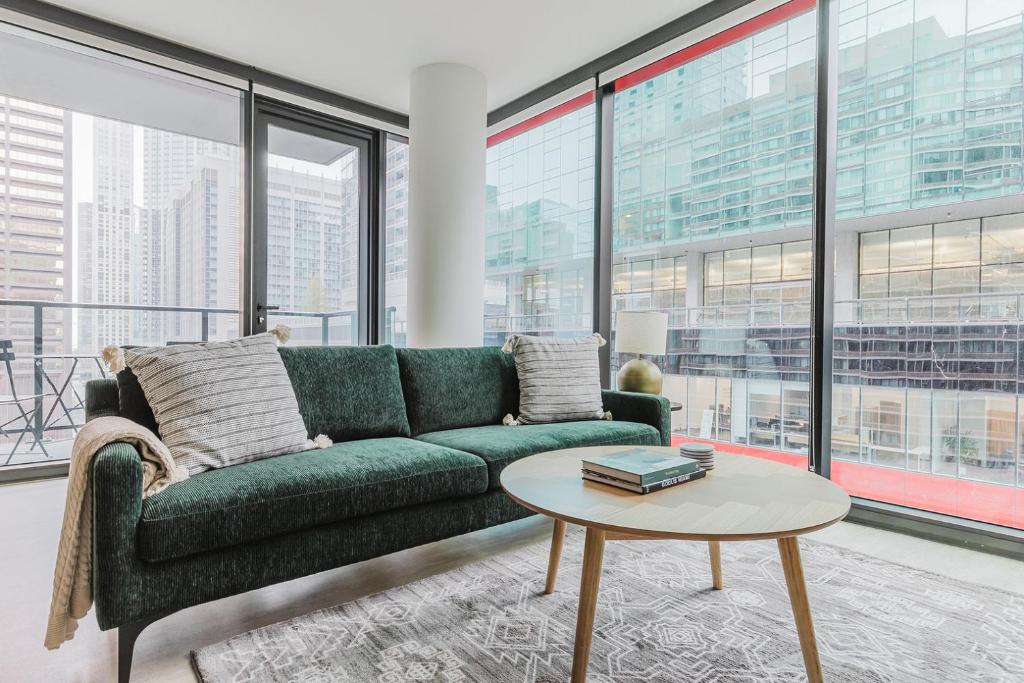 Gallery image of Blueground River North balcony pool nr Pier CHI-1147 in Chicago