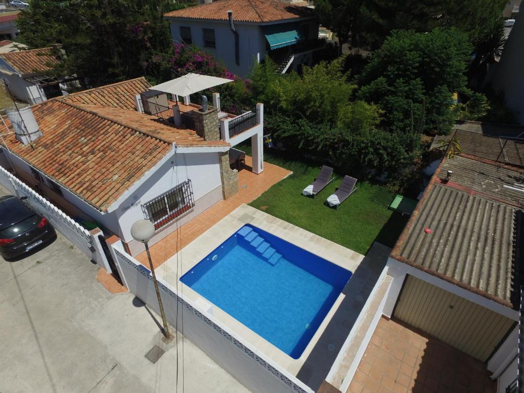 Bazén v ubytování Villa Marysol sleeps 6 nebo v jeho okolí