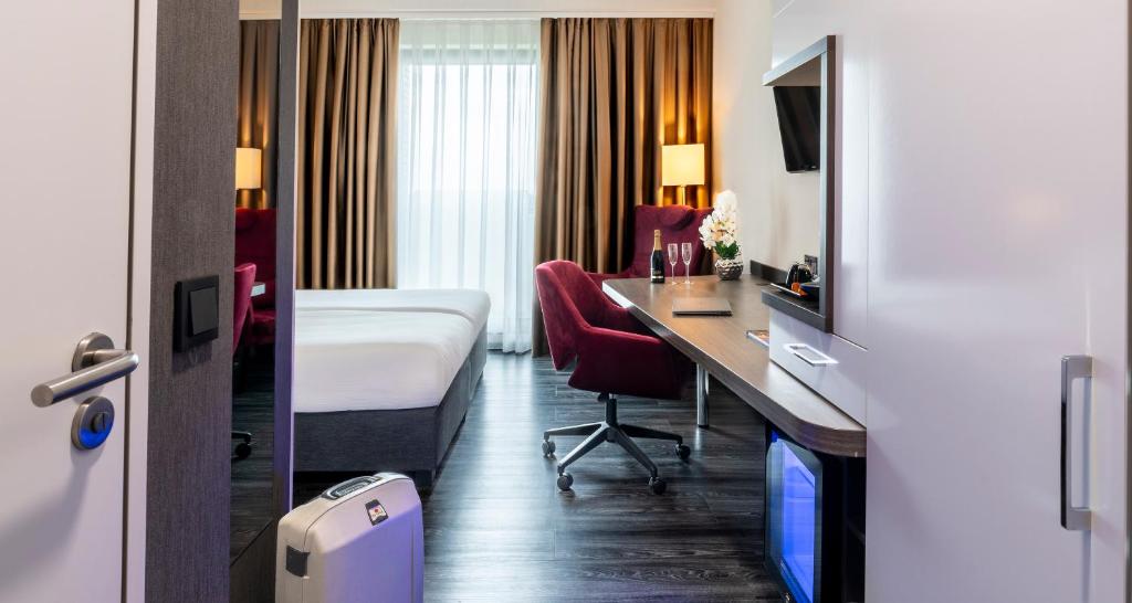 PLAZA Premium Grand Winston - Comfort Room