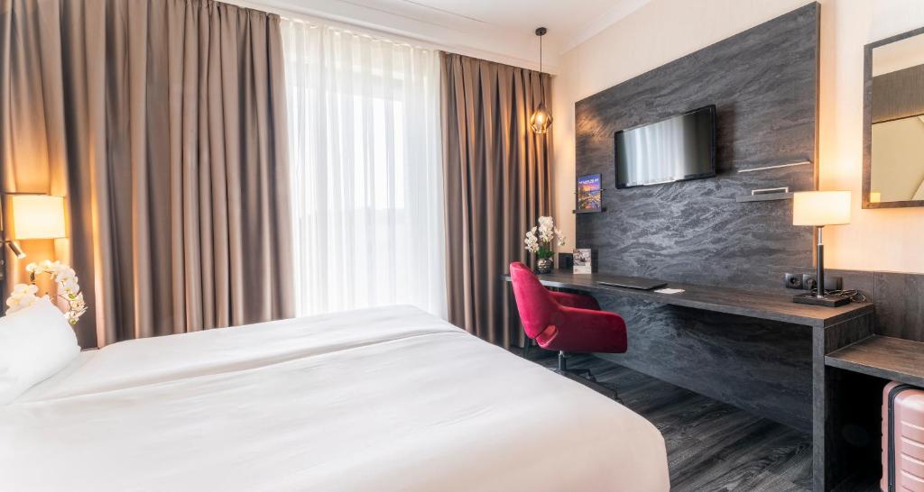 PLAZA Premium Grand Winston - Standard Room