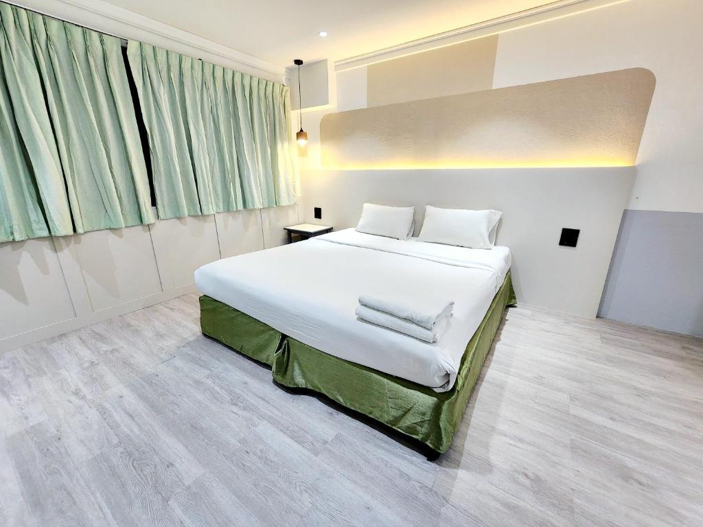 SEATEL Phuket, Patong Beach - Resim 26