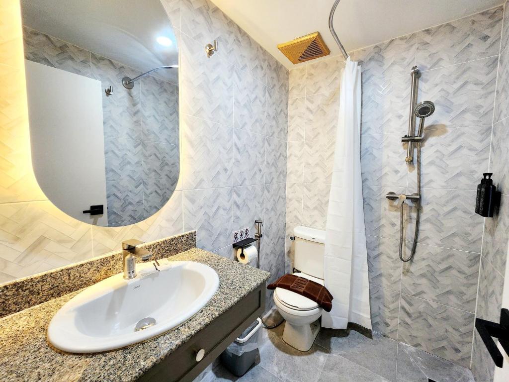 SEATEL Phuket, Patong Beach - Resim 5