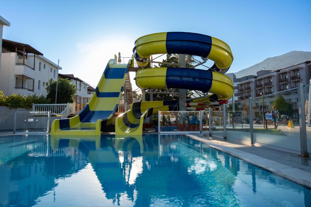 Bazén v ubytování AQI Hydros Club nebo v jeho okolí