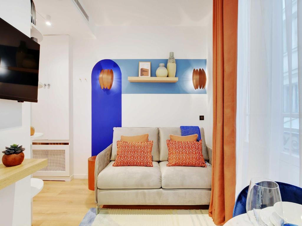 Cozy Parisian 2P Studio in the Prestigious 8th