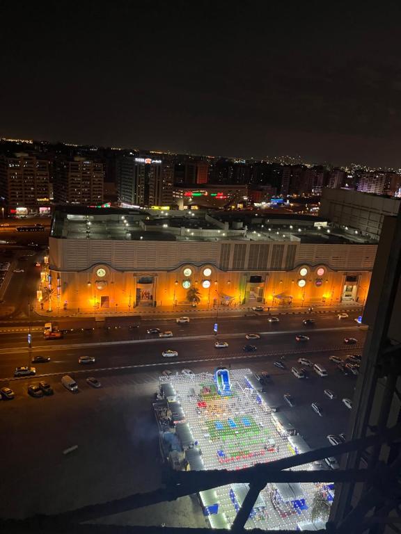 Nespecifikovaný výhled na destinaci Dubaj nebo výhled na město při pohledu z penzionu