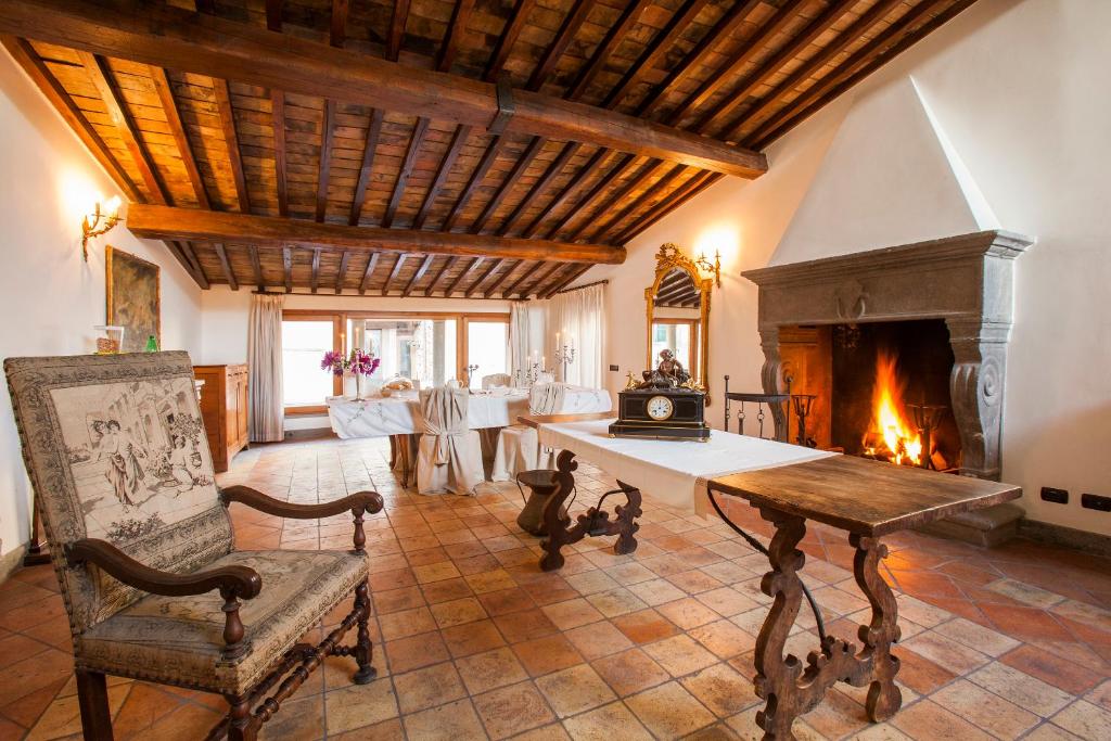 a living room with a fireplace and a table at B & B La Fontaine Residenza D'Epoca in Viterbo