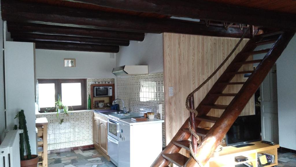 Kuchyň nebo kuchyňský kout v ubytování Gîte de la Séoube