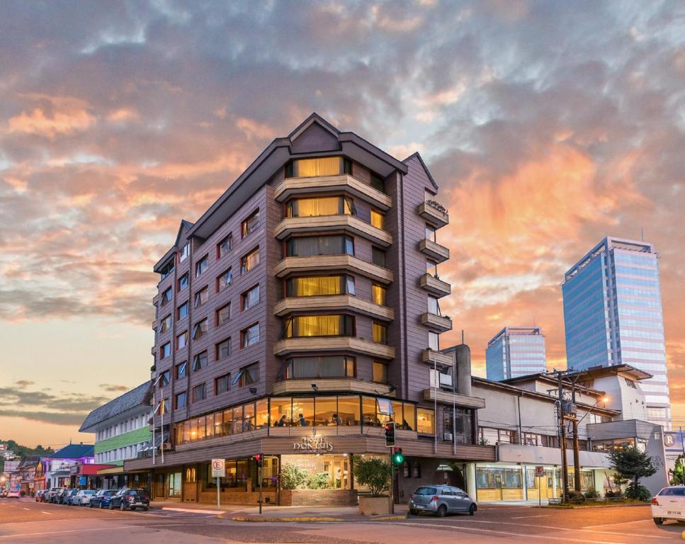 a building on the corner of a city street at Hotel Don Luis Puerto Montt in Puerto Montt