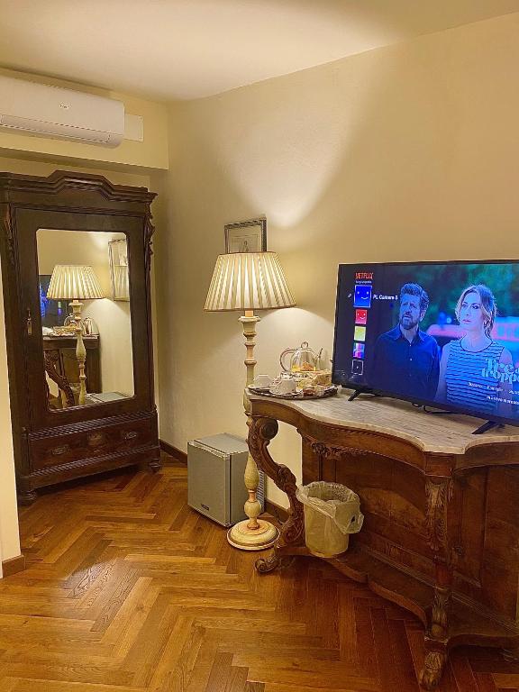 Palazzo Lari Sarzana - Historic Boutique Rooms - Deluxe Kamer Met Queensize Bed