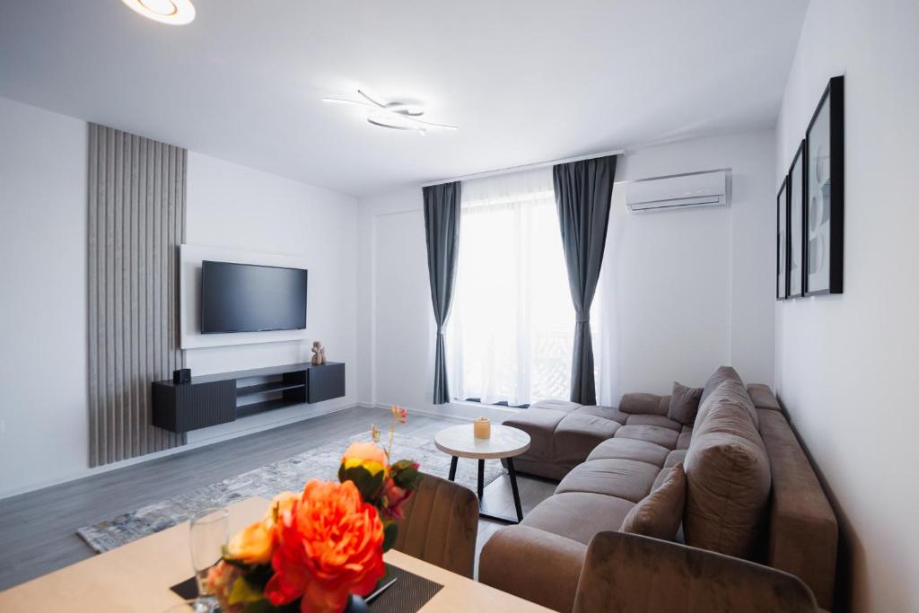 a living room with a couch and a table at Cyntia's Apartment in Baile Felix