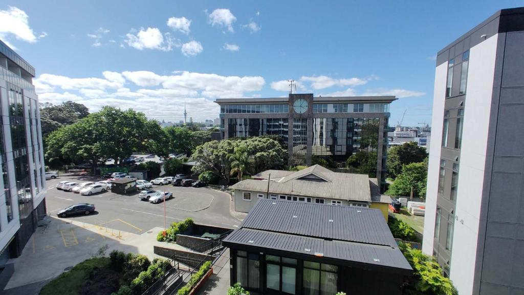 Stylish and Unique home at the heart of Newmarket - Resim 11