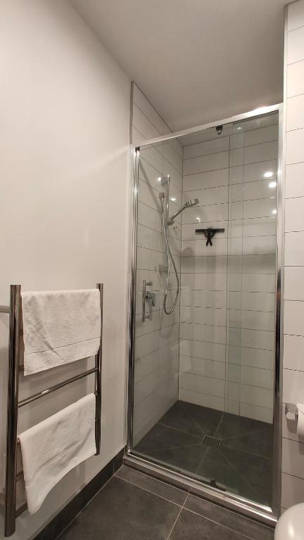 Stylish and Unique home at the heart of Newmarket - Resim 8