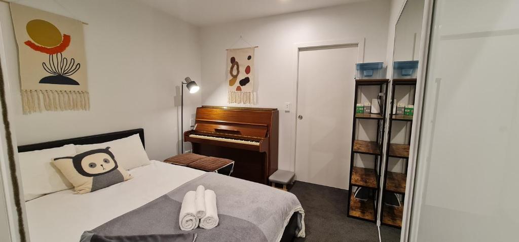 Stylish and Unique home at the heart of Newmarket - Resim 17