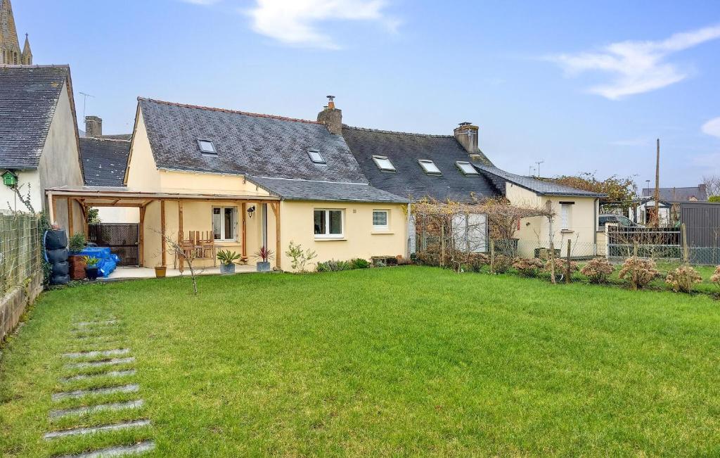 a house with a lawn in front of it at 2 Bedroom Cozy Home In Plumieux in Plumieux