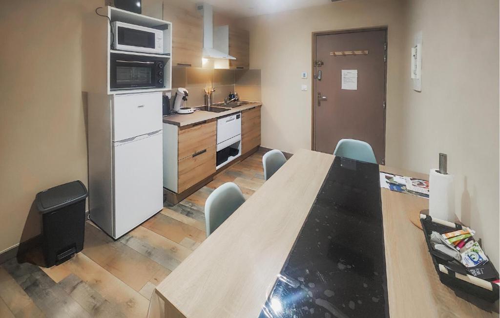 Cozy Apartment In Saint Chinian With Wifi - Appartement Met 1 Slaapkamer