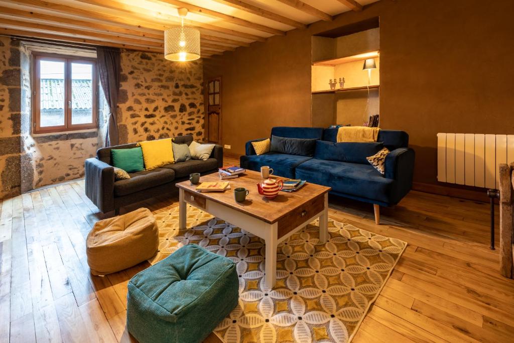 Area tempat duduk di Gîte Chez Pyero