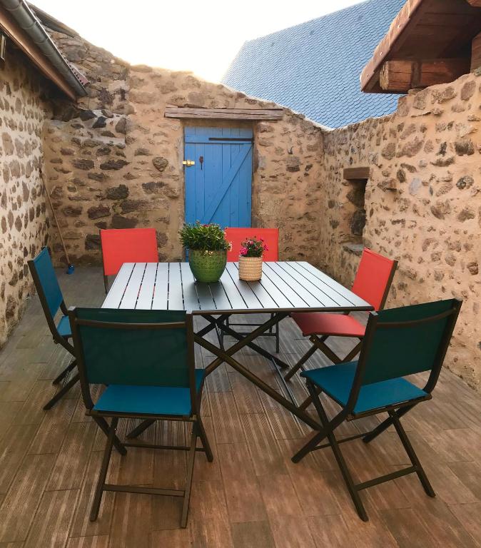 Patio atau area outdoor lain di Gîte Chez Pyero