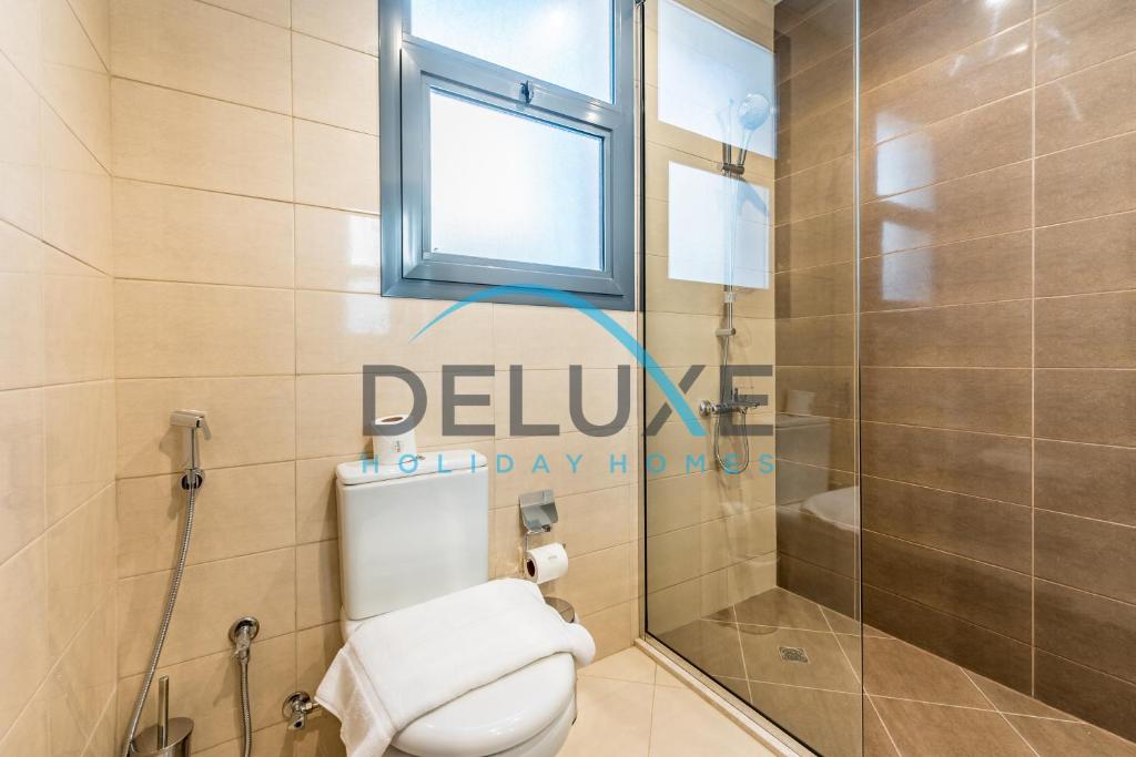 Vannituba majutusasutuses Special Rate with Temp Controlled Pool, BBQ & Maid's by Deluxe Holiday Homes