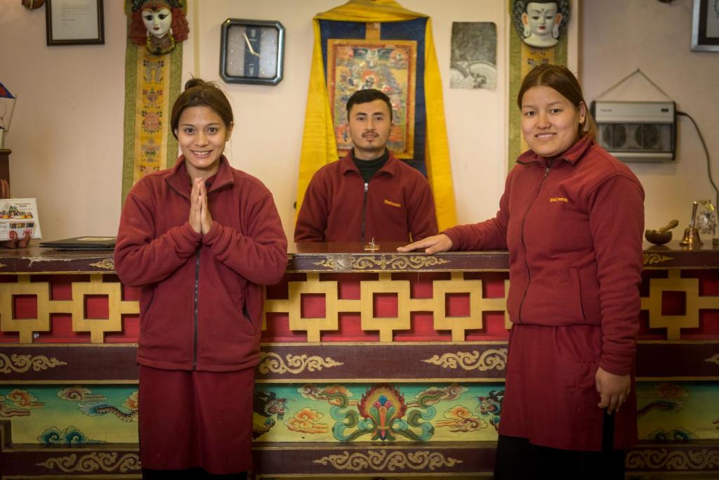 Členové personálu v ubytování Hotel Yambu kathmandu