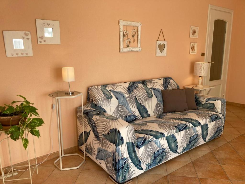 a living room with a couch in a room at Casa Viola vicino al mare by SMART-HOME in Vallecrosia