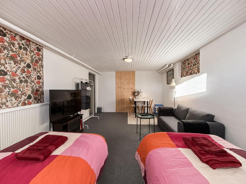 Postel nebo postele na pokoji v ubytování Lantligt gästrum med gratis wifi & bastu