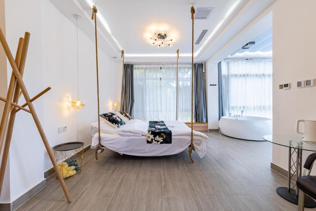 Ein Bett oder Betten in einem Zimmer der Unterkunft Mutianyu Great Wall Jingshan First House Boutique B&B
