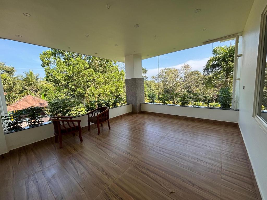 Balkon oz. terasa v nastanitvi Coorg Le Embera