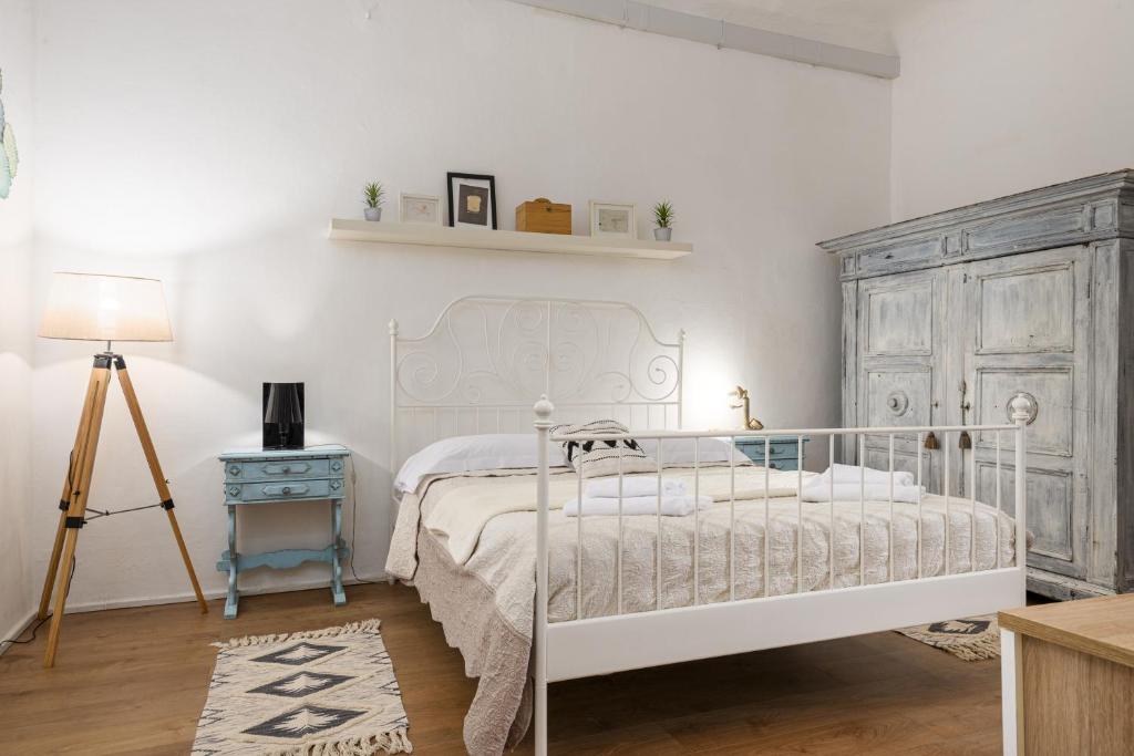 A bed or beds in a room at House of Happy Hours With TERRACE