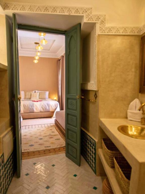 Postel nebo postele na pokoji v ubytování Riad Jalina