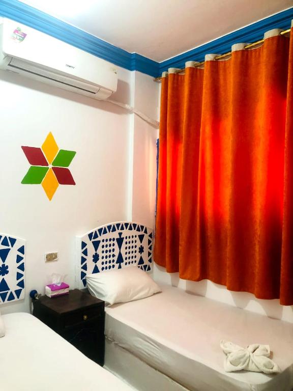 Postel nebo postele na pokoji v ubytování Nubian Kulih house