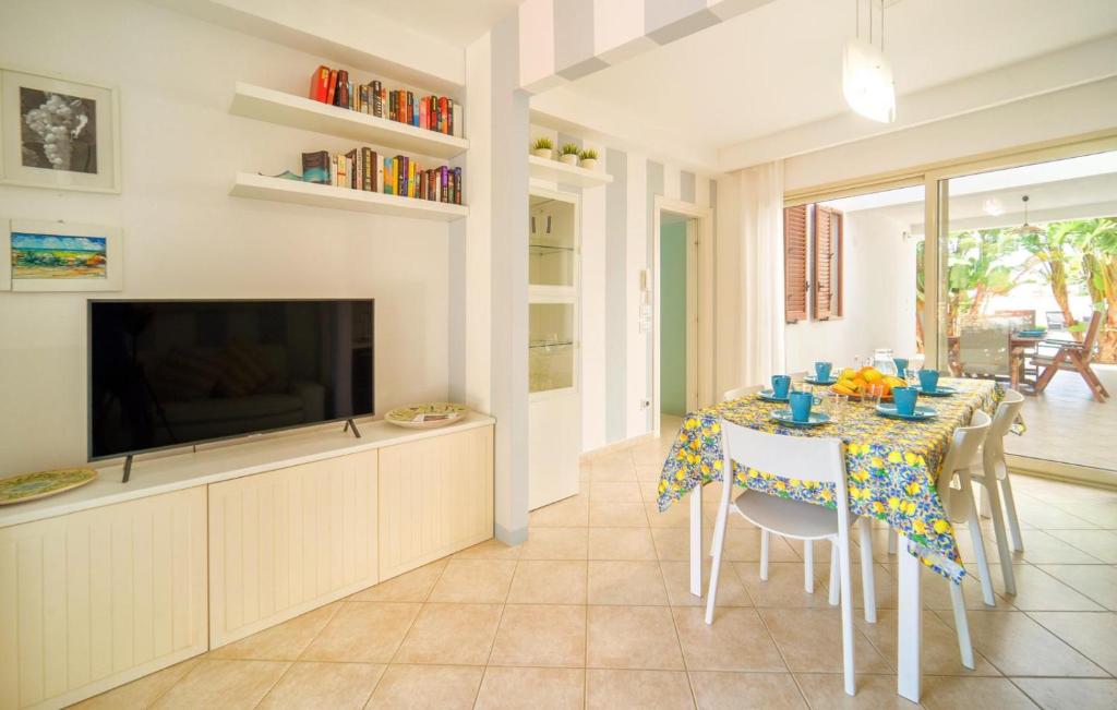 Φωτογραφία από το άλμπουμ του Queen's Bay σε Porto Palo