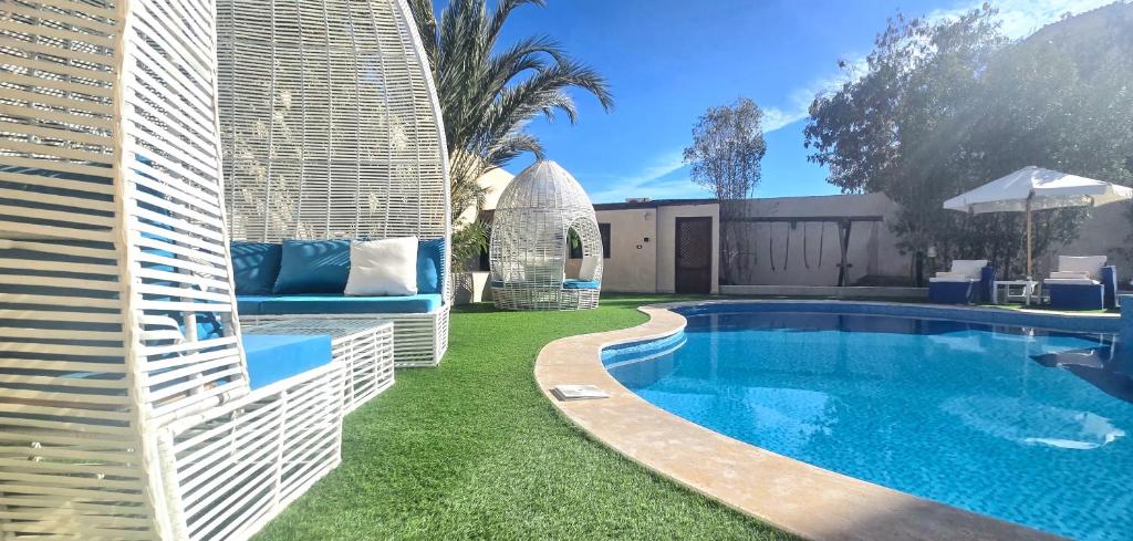 Bazén v ubytování Luxury Royal Blue Family Villa 8pers private pool nebo v jeho okolí