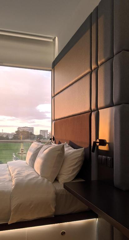 Postel nebo postele na pokoji v ubytování Showcase Hotel Kota Kinabalu