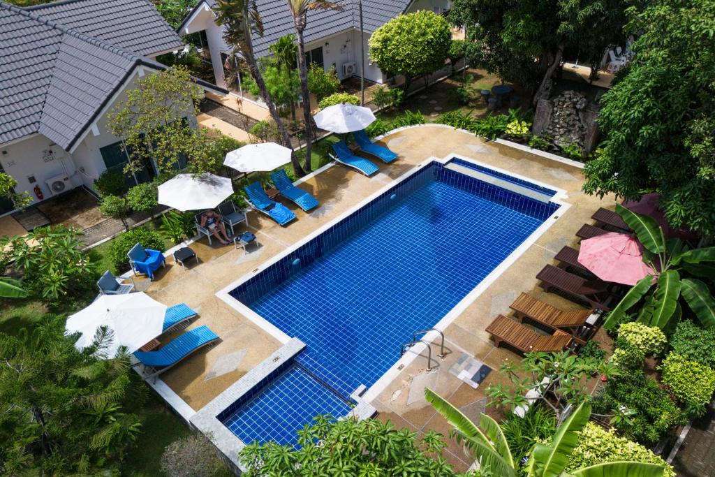 Bazén v ubytování Blue Palm Kata Resort nebo v jeho okolí