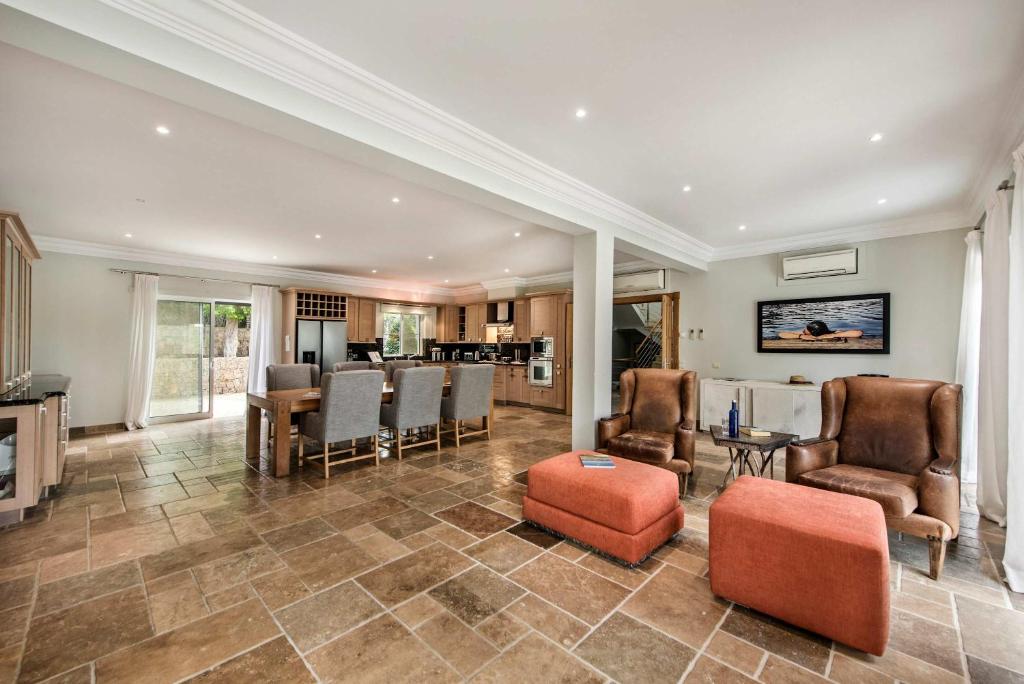 Nhà bếp/bếp nhỏ tại Villa Millennium luxury villa relaxing location