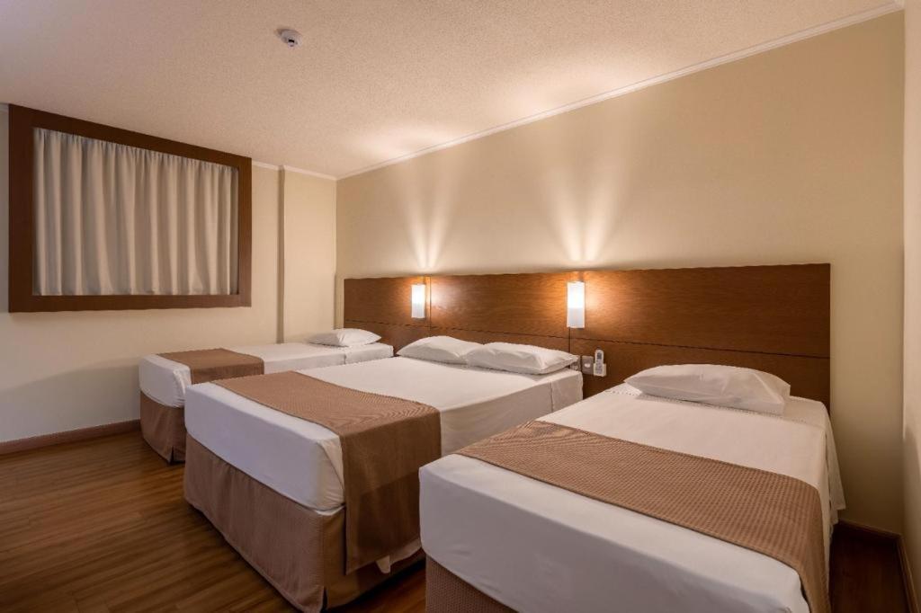 Postel nebo postele na pokoji v ubytování Hotel Caiuá Cascavel