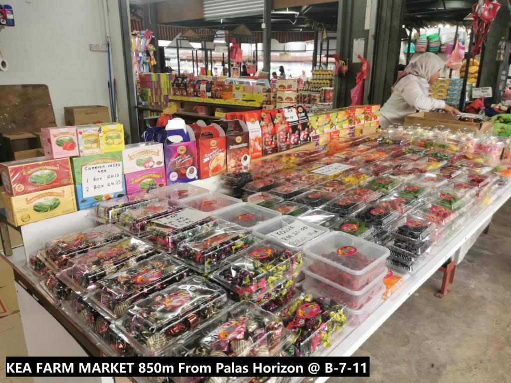 Supermarket nebo jiné obchody v  apartmánu nebo okolí
