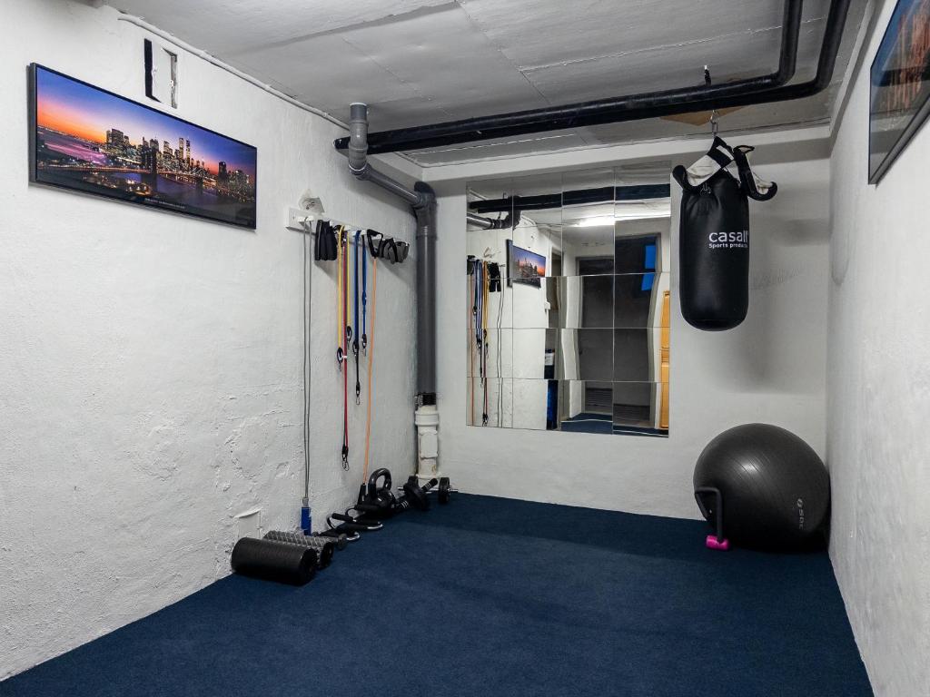 Fitness centrum a/nebo fitness zařízení v ubytování Lantligt gästrum med gratis wifi & bastu