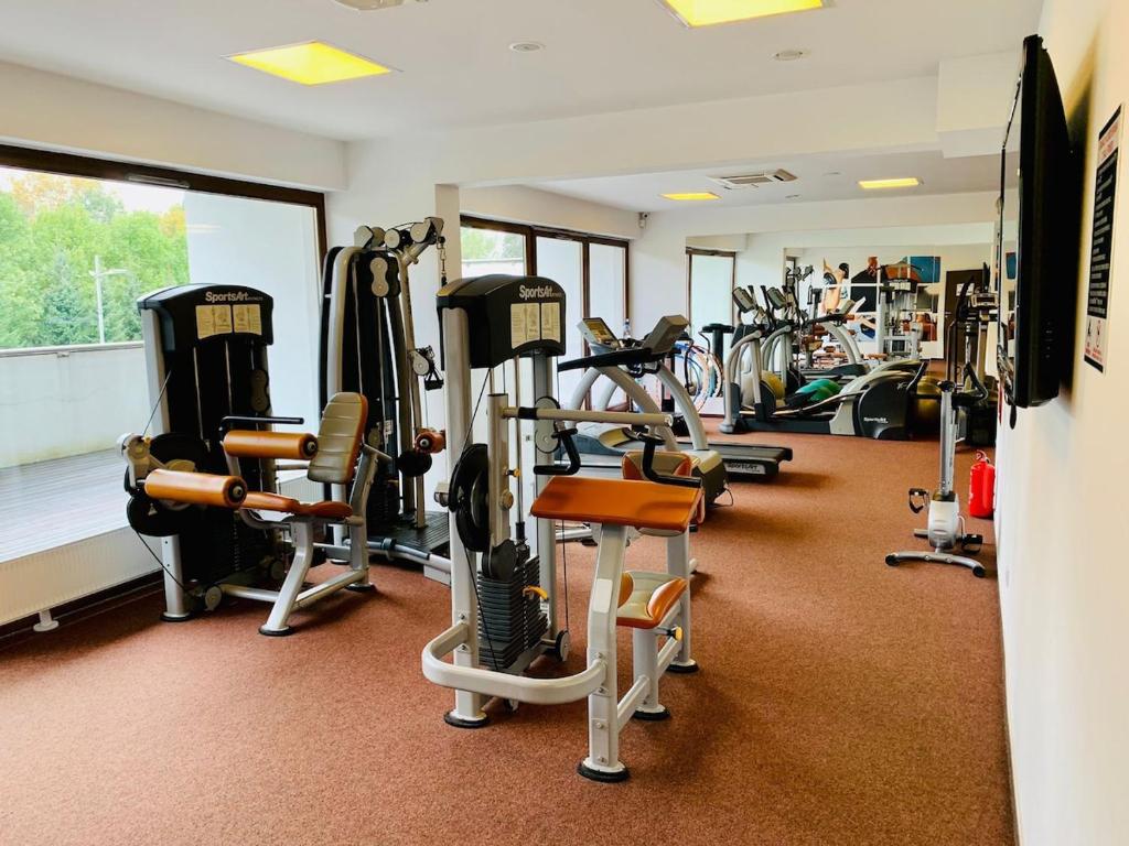 Fitness centrum a/nebo fitness zařízení v ubytování Wygodny apartament 601, sauna, bilard, siłownia, sala zabaw dla dzieci