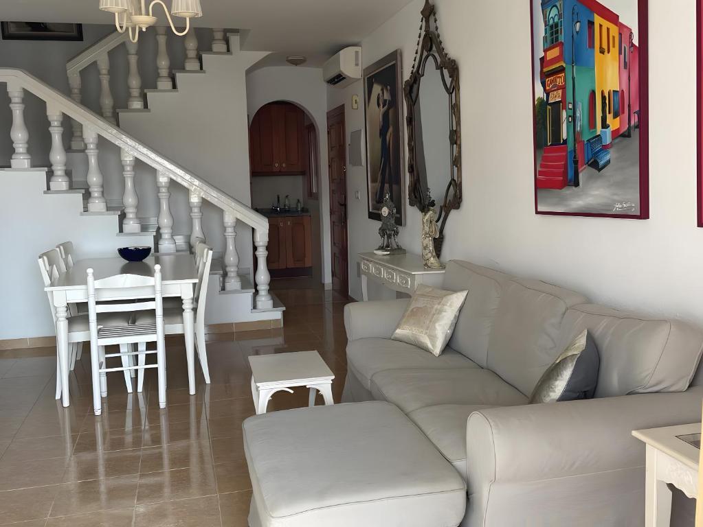 Posedenie v ubytovaní Townhouse with Sea View